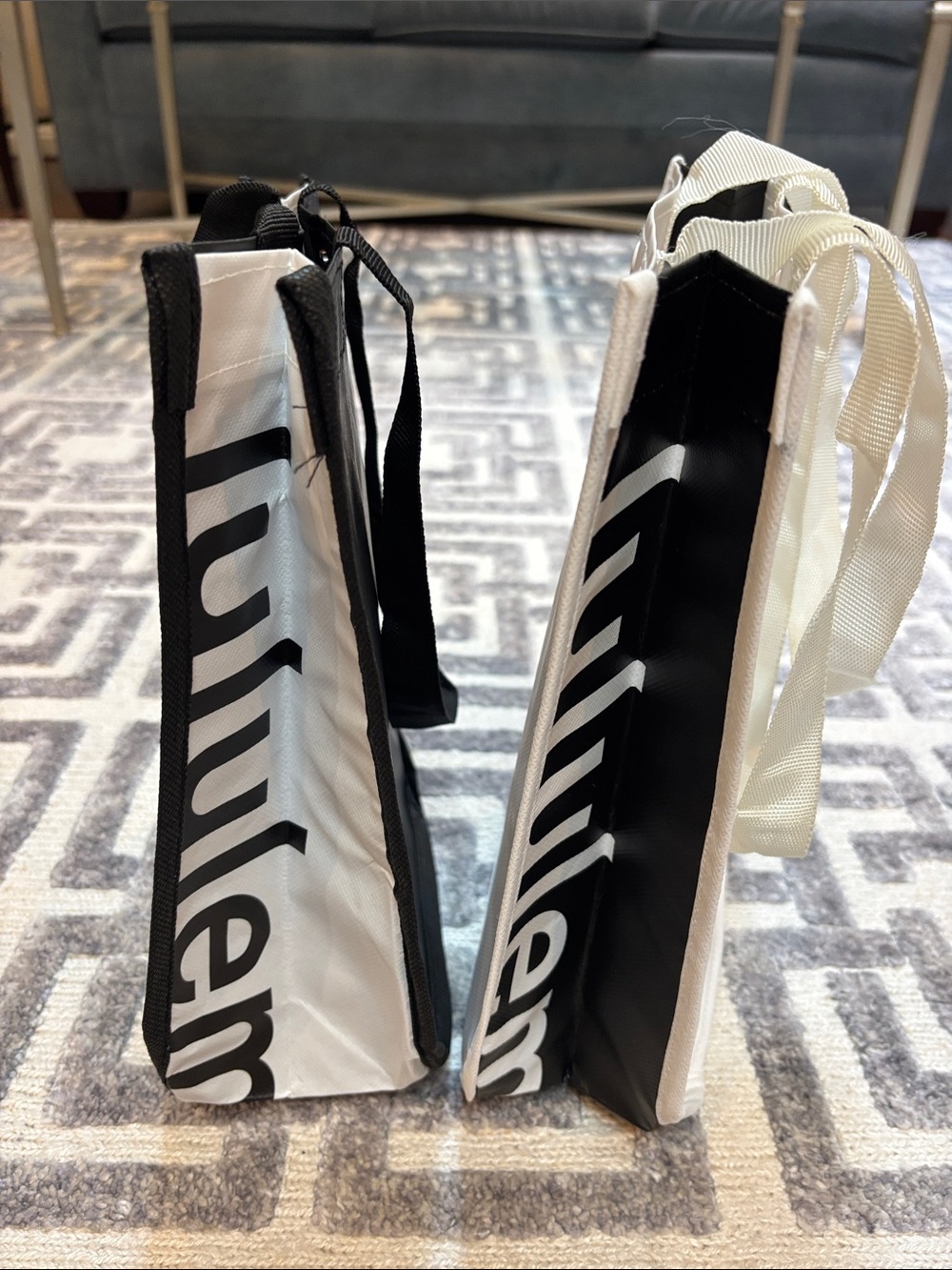 Bundle of 2 Lululemon shopping totes - Picture 3 of 3